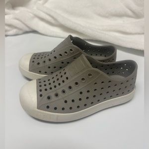 Gray natives size 11